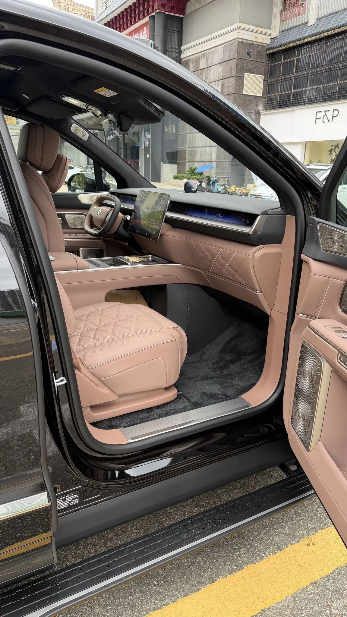 NIO 2026 ES 9 102kWh Executive Island Deluxe Automatic Gear 15