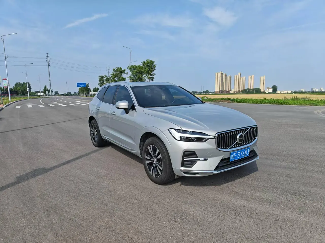Volvo 2023 XC60 48V 2.0T B5 4-wheel-drive Zhiyi Deluxe Edition Automatic Gear 3