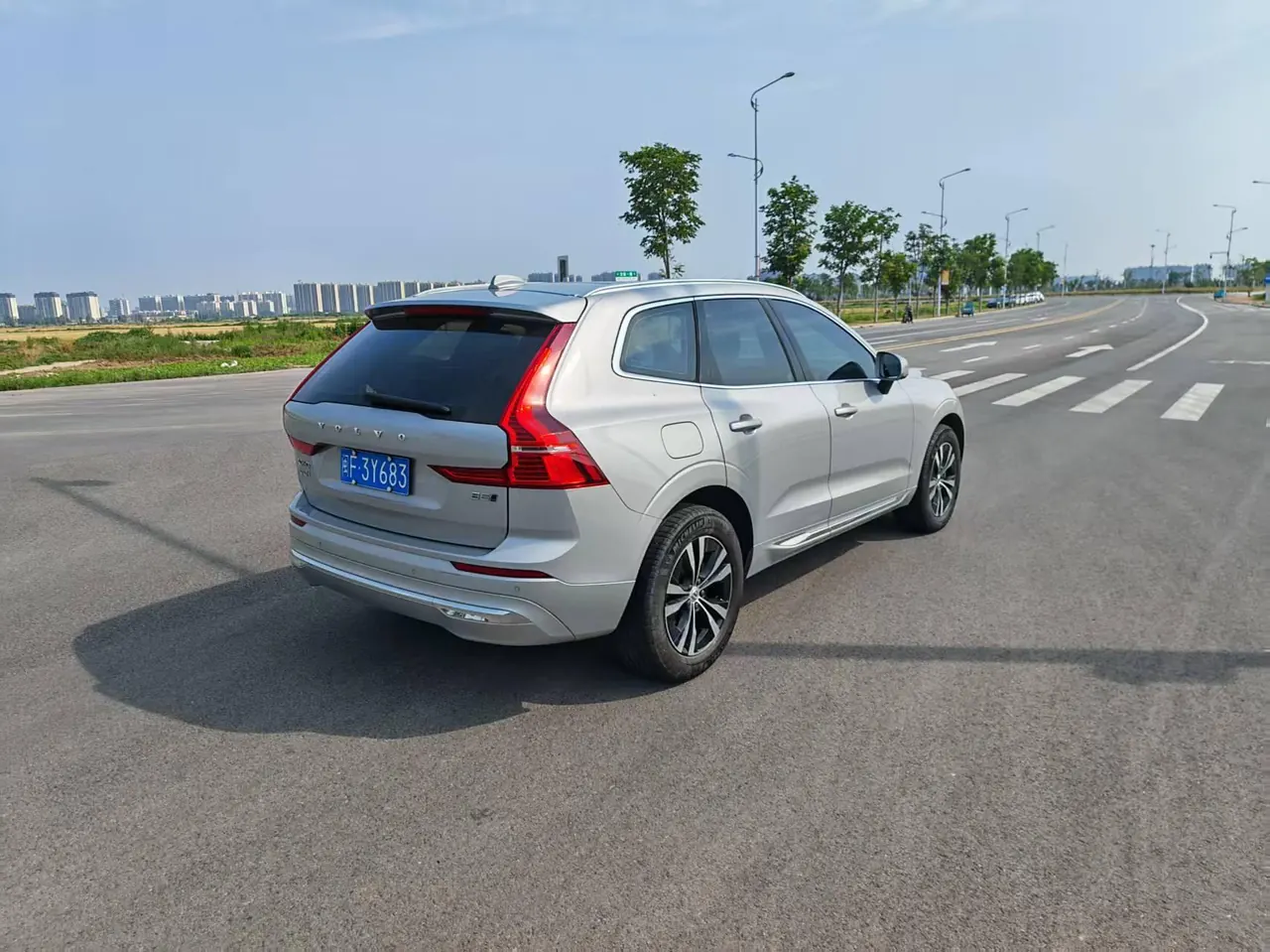 Volvo 2023 XC60 48V 2.0T B5 4-wheel-drive Zhiyi Deluxe Edition Automatic Gear 4