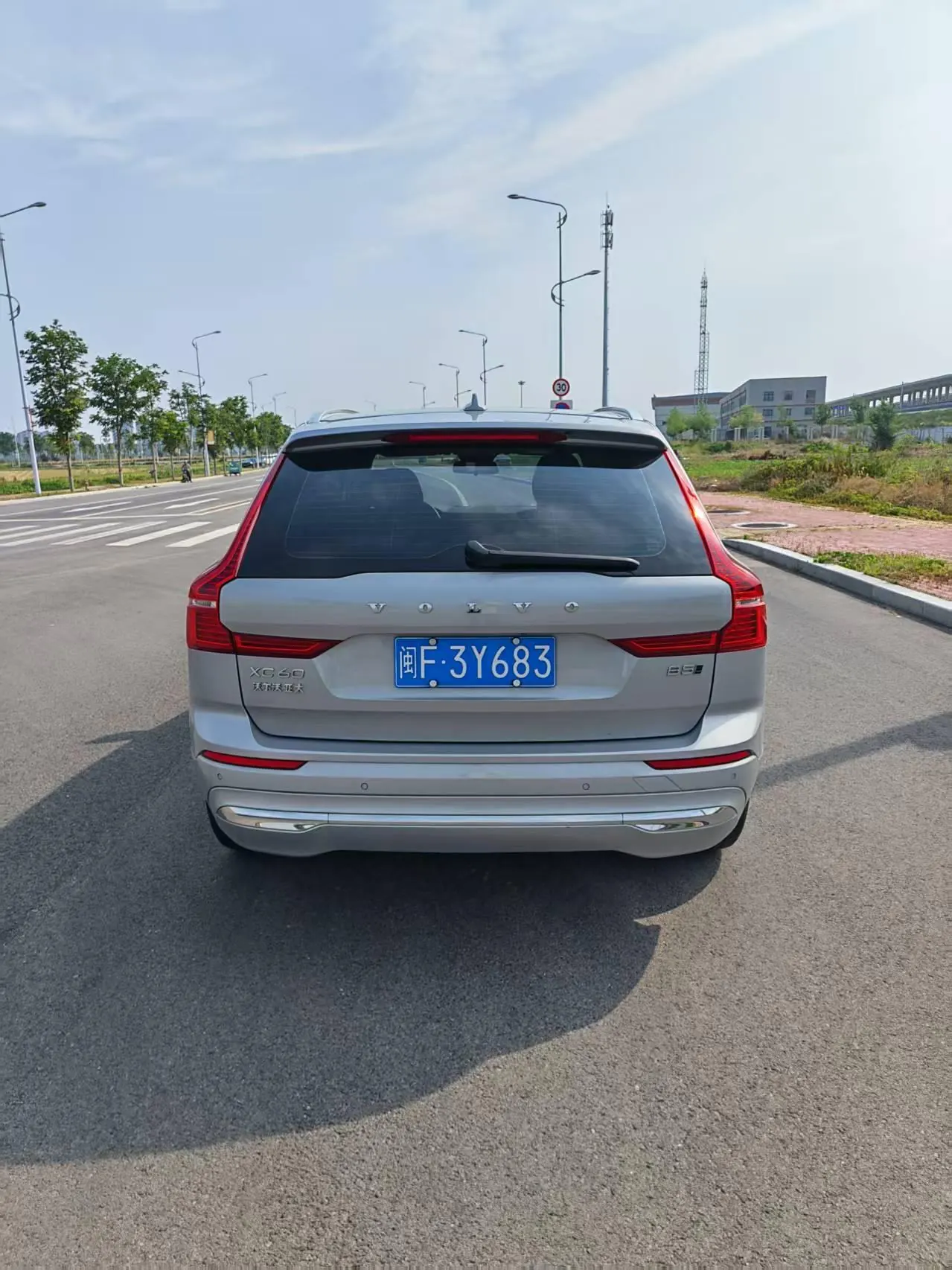 Volvo 2023 XC60 48V 2.0T B5 4-wheel-drive Zhiyi Deluxe Edition Automatic Gear 5