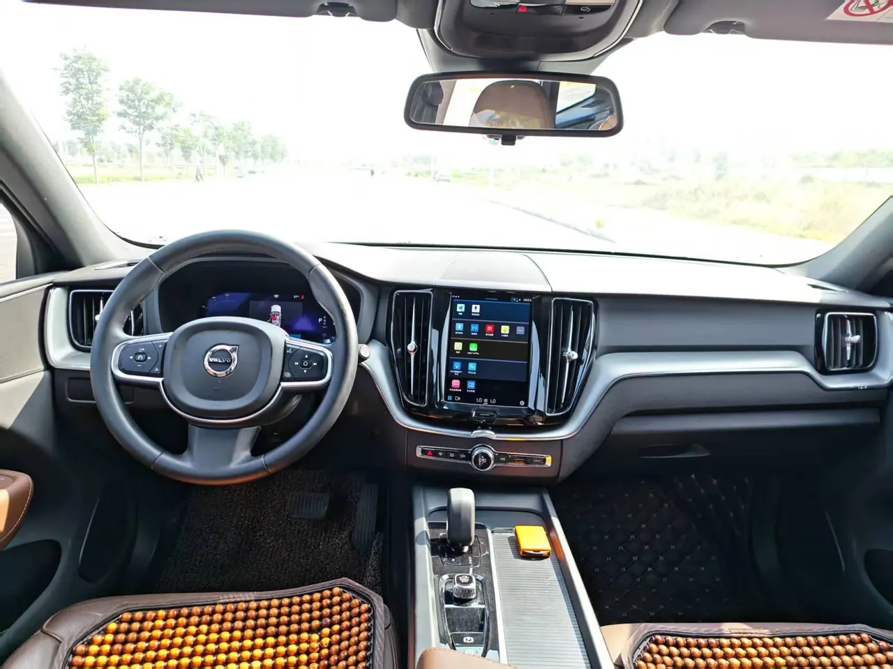 Volvo 2023 XC60 48V 2.0T B5 4-wheel-drive Zhiyi Deluxe Edition Automatic Gear 7