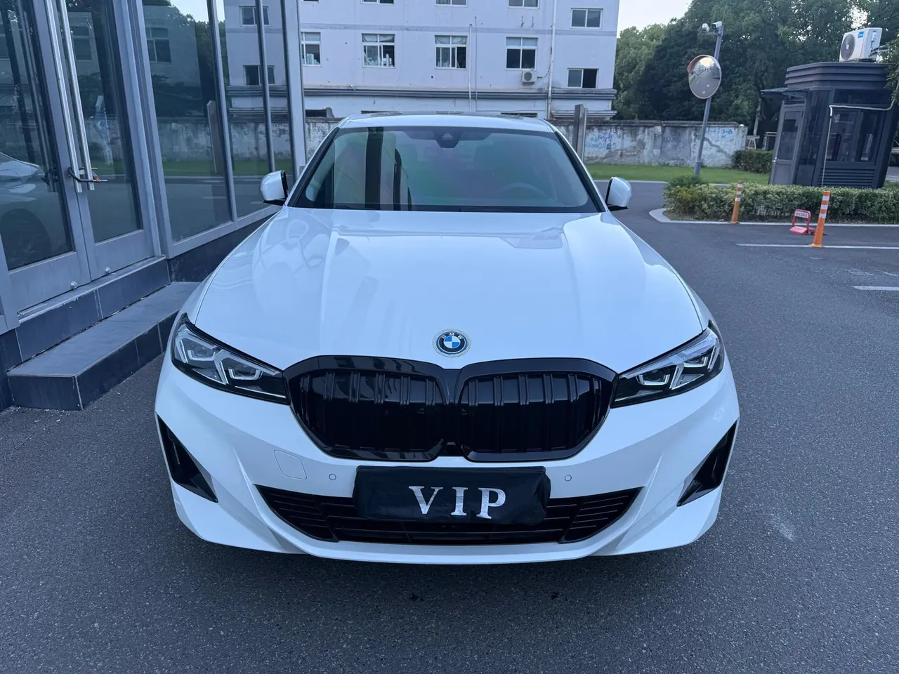 BMW 2024 i3 eDrive 35 L automatic gear 2