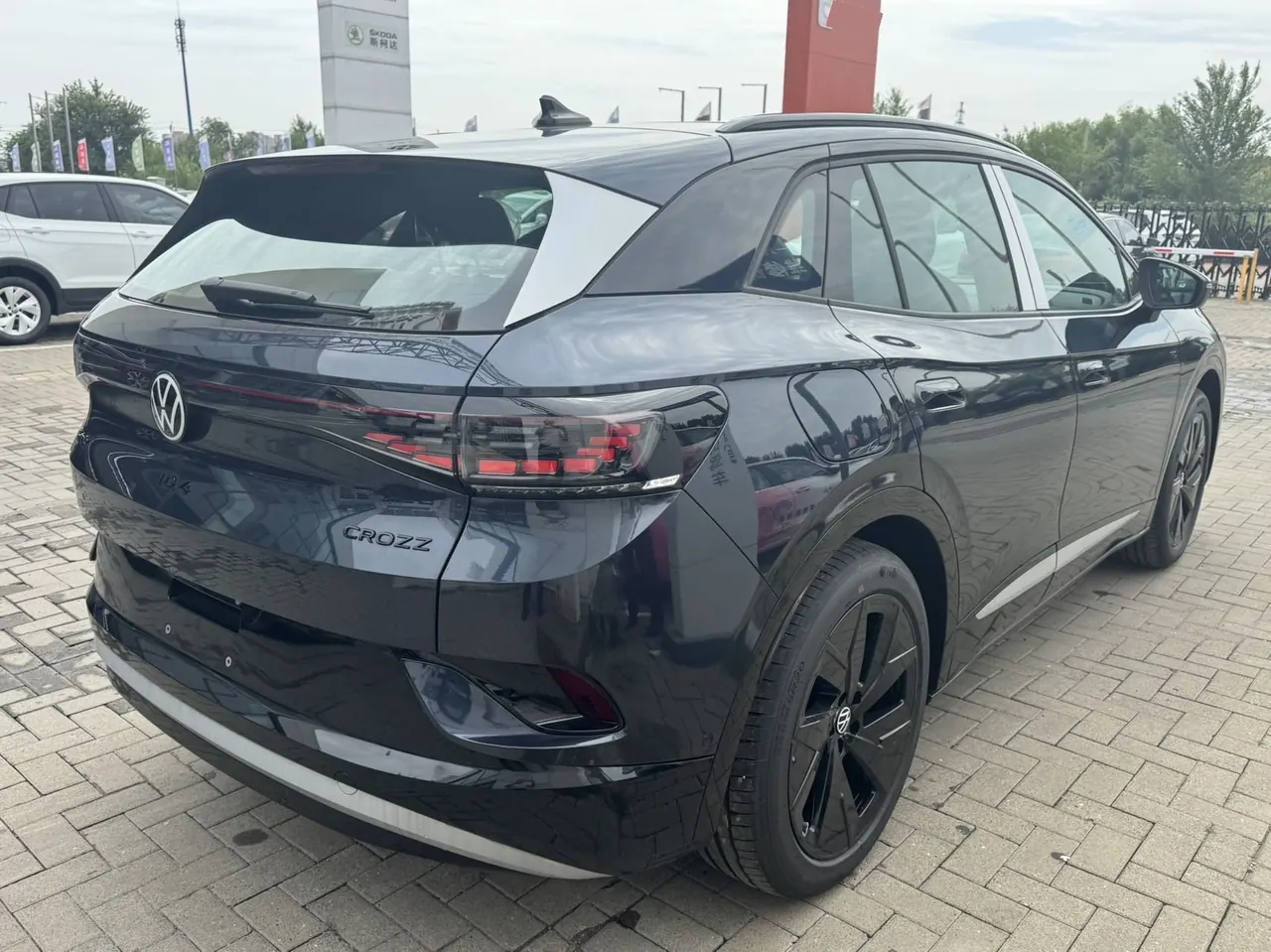 Volkswagen 2026 ID. 4 CROZZ Dark Knight PRO Edition Automatic Transmission 4