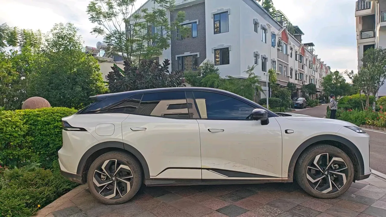 ChangAn Deepal 2024 S 07 215Pro extended range automatic gear 4