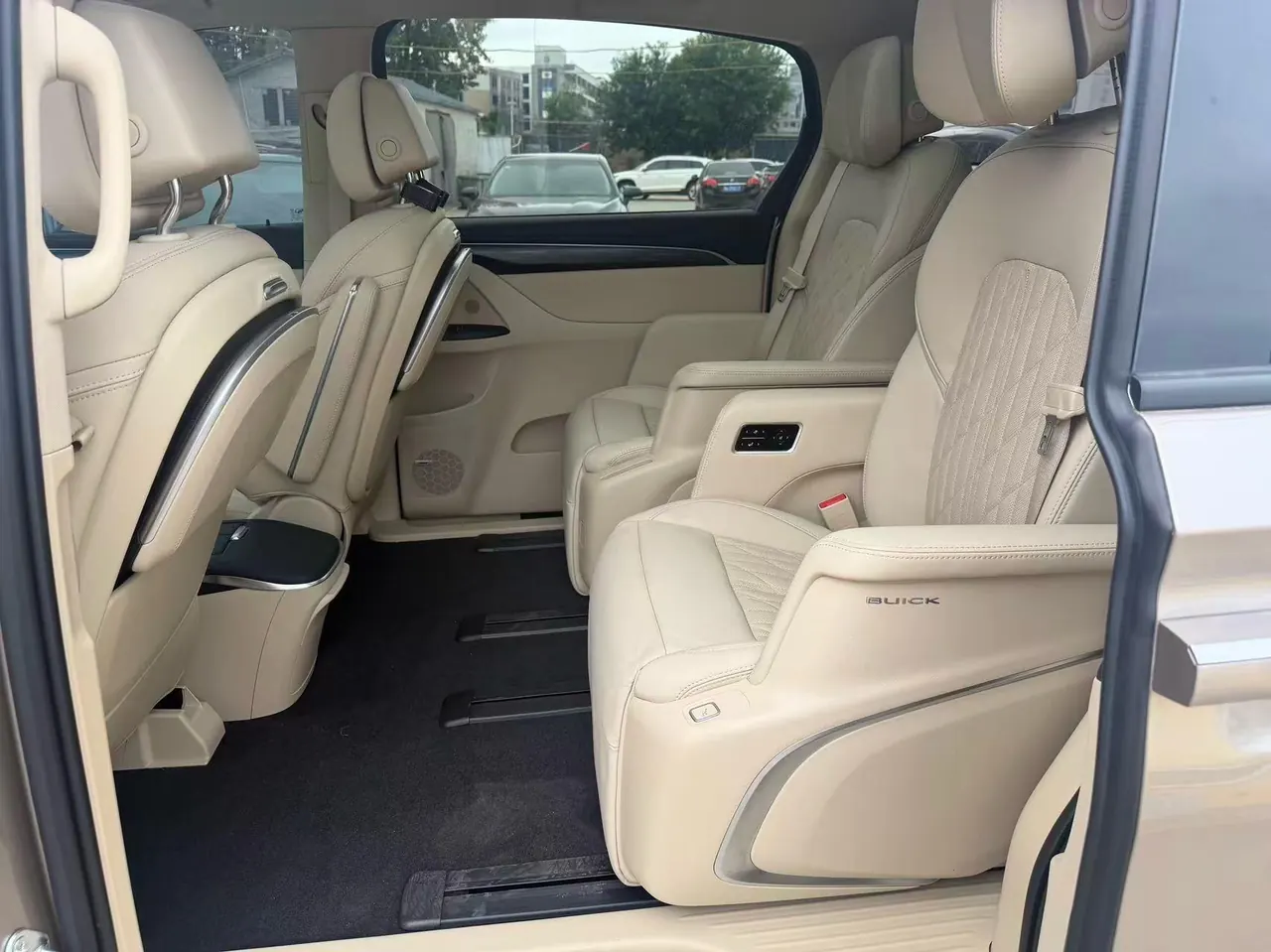 Buick 2023 GL8 ES Lu Zun 48V 2.0T 653T Flagship Automatic Gear 3