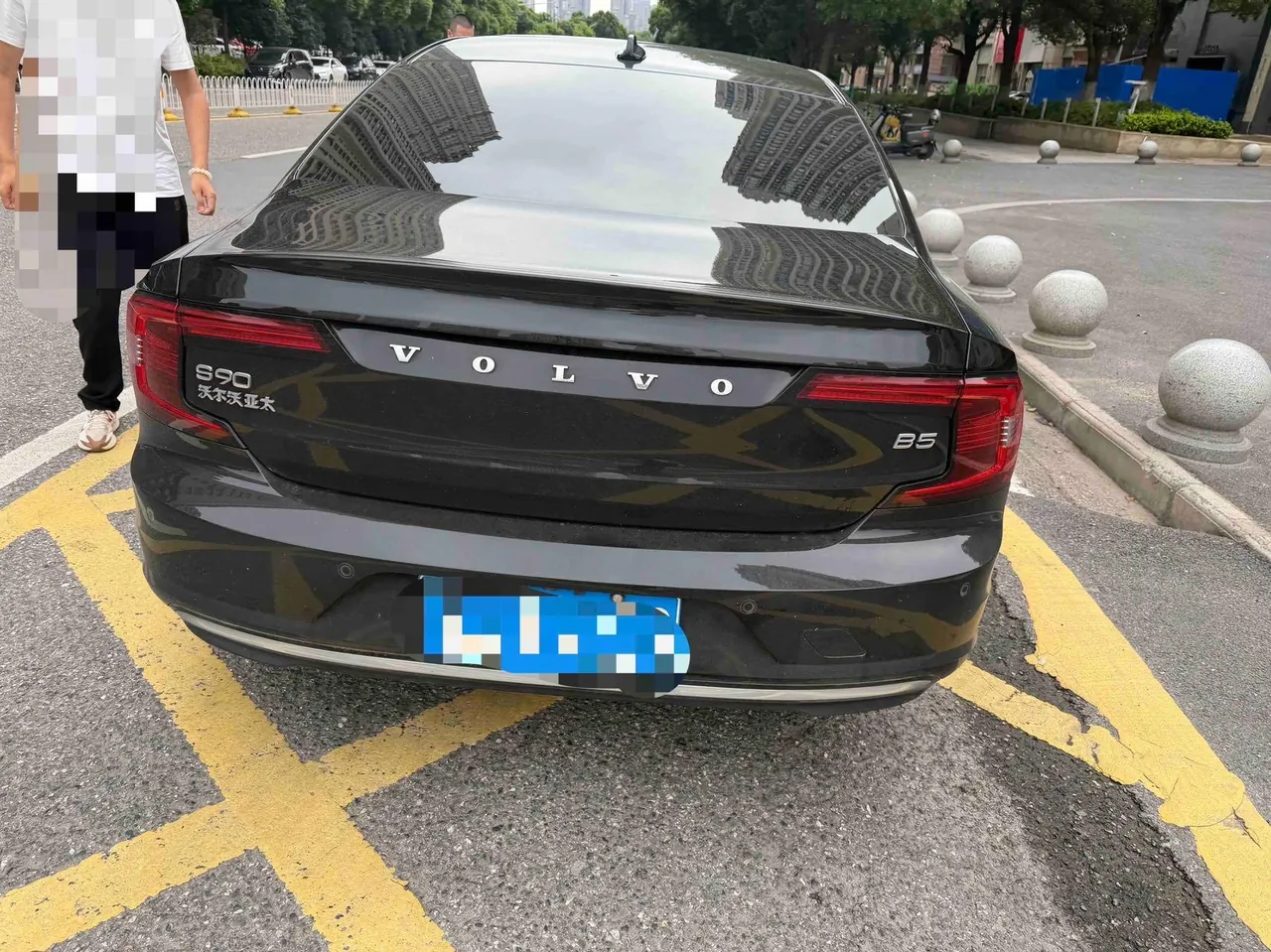Volvo 2022 S90 48V 2.0T B5 Zhiyuan Deluxe Edition Automatic Gear 2