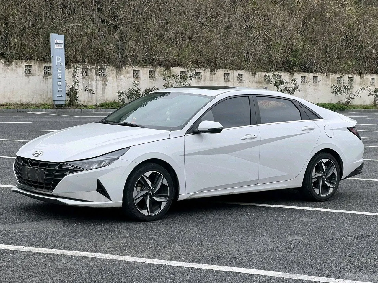 Open image lightbox: Hyundai 2022 Elantra-sedan 1.5 stepless GLX elite automatic gear