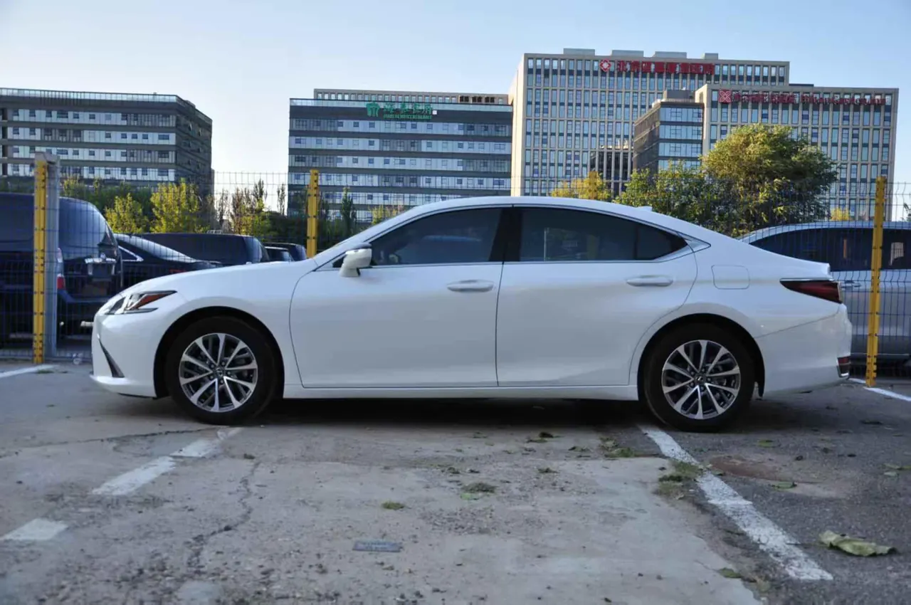Lexus ES (Imported) 2023 ES200 2.0 Stepless Premium Edition Automatic Gear 3