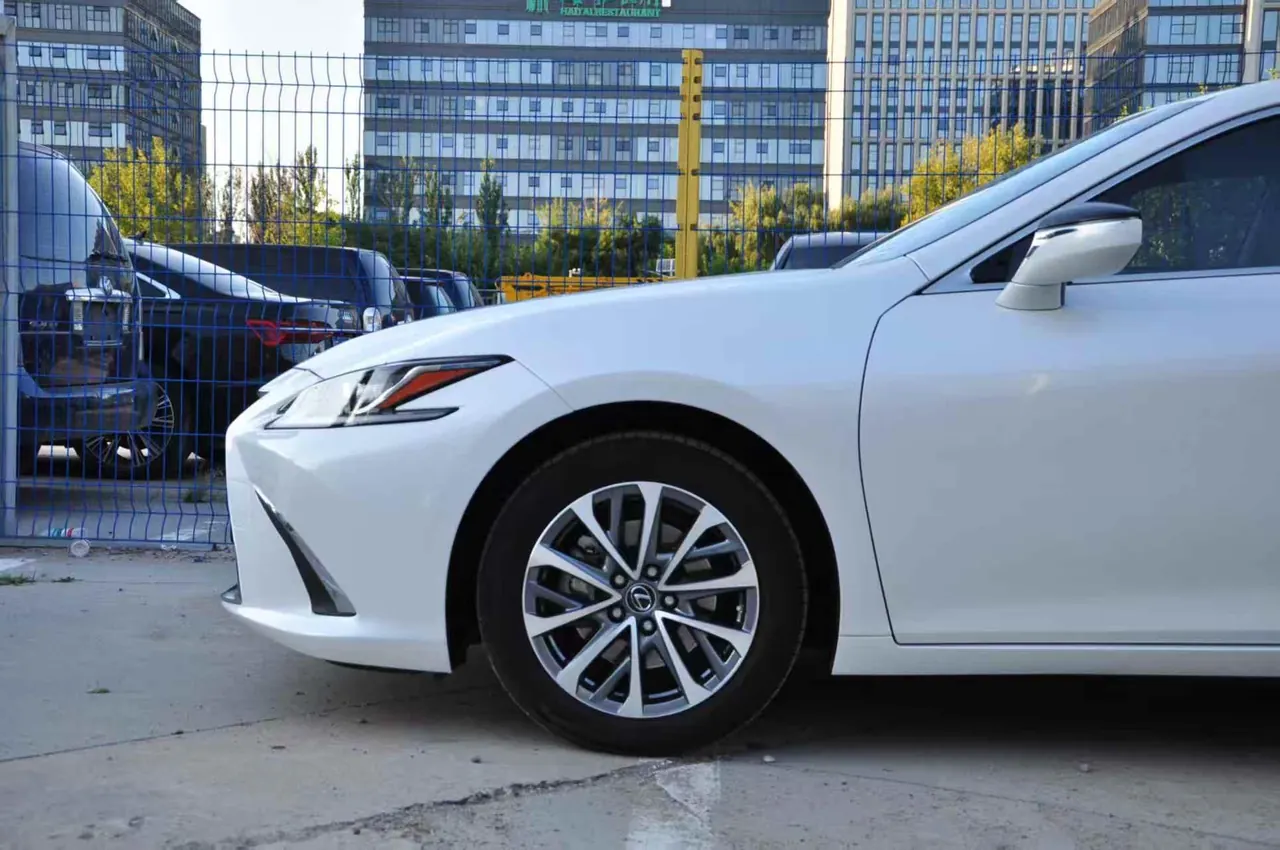 Lexus ES (Imported) 2023 ES200 2.0 Stepless Premium Edition Automatic Gear 9