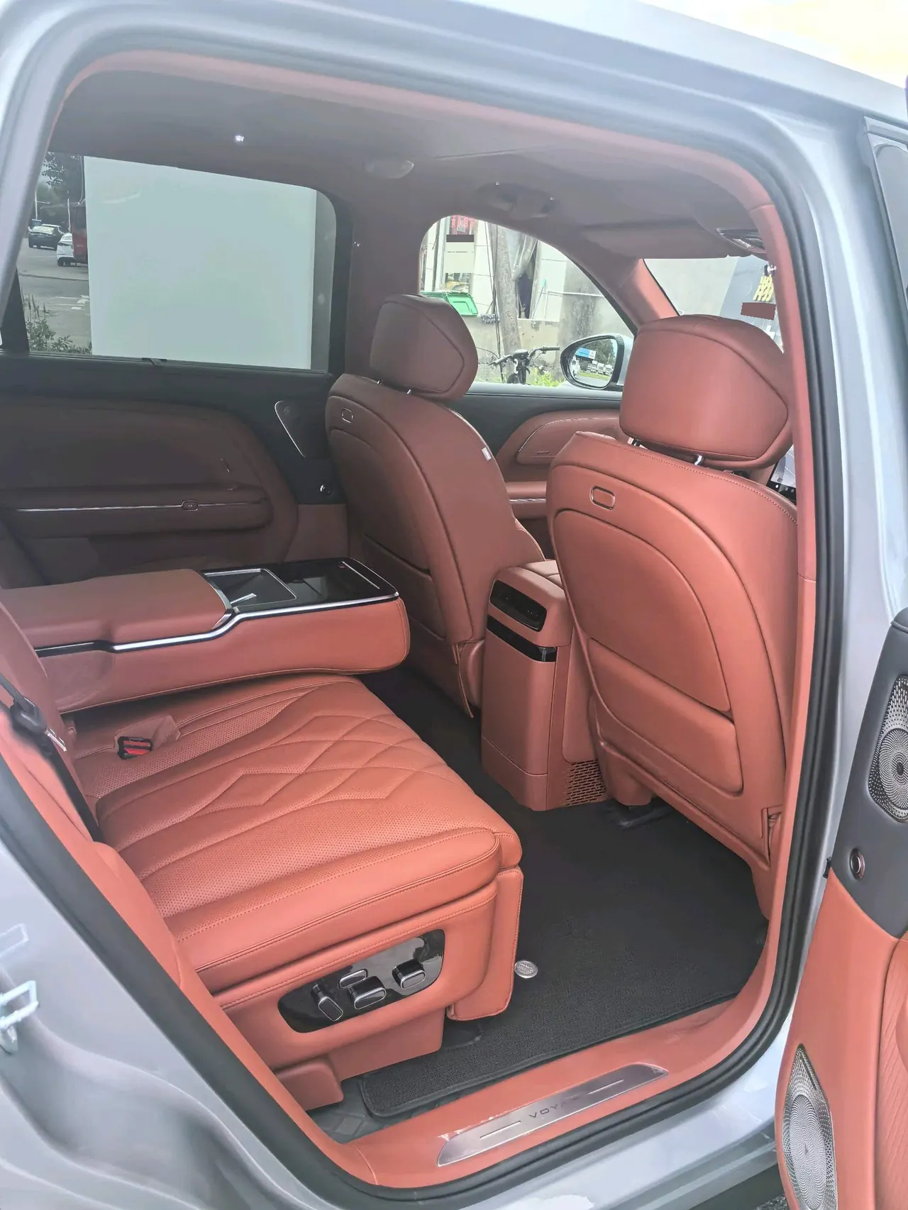 Voyah 2026 Taishan X8 EV ULTRA automatic gear 3