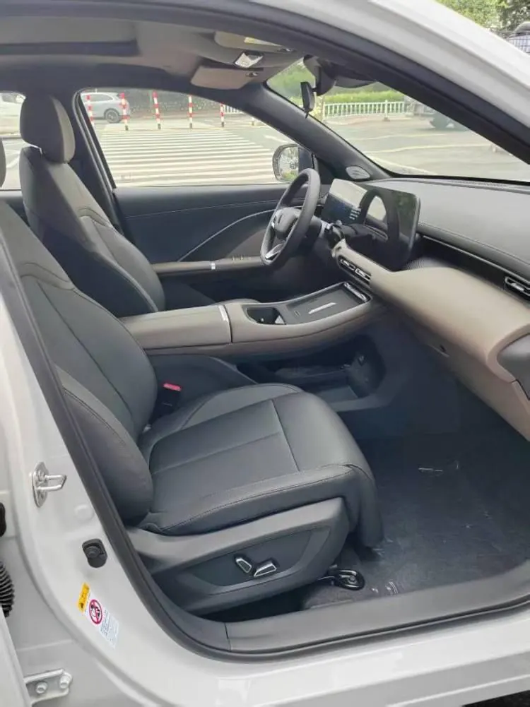 ChangAn 2026 CS55 PLUS PHEV 1.5 Stepless Smart New Blue Whale 125km Zhiyue Edition Automatic Gear 2
