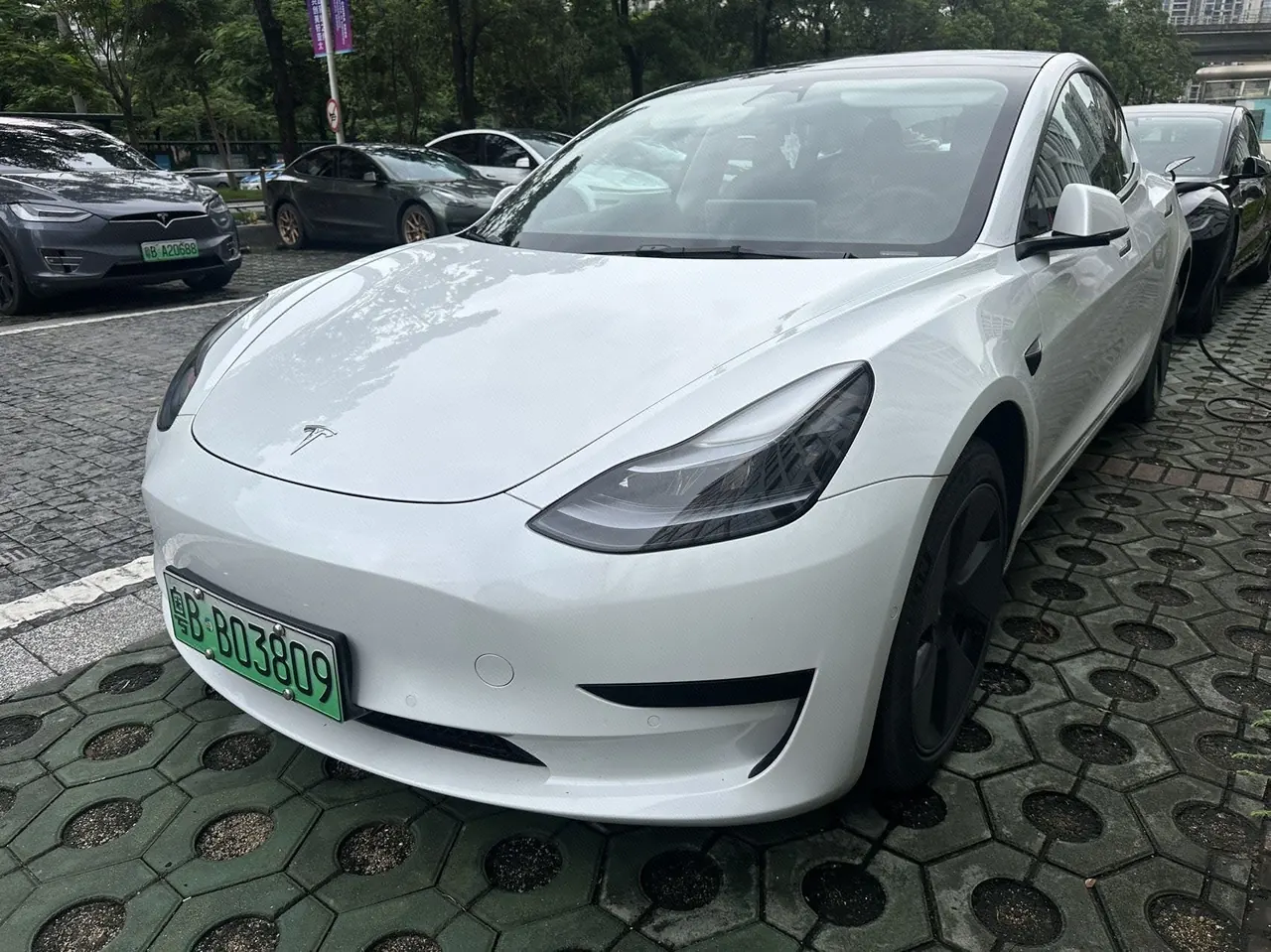 打开图片灯箱:Tesla 2022 Model 3 rear-wheel drive version of automatic transmission