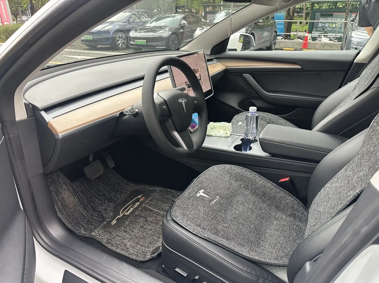 Tesla 2022 Model 3 rear-wheel drive version of automatic transmission 3