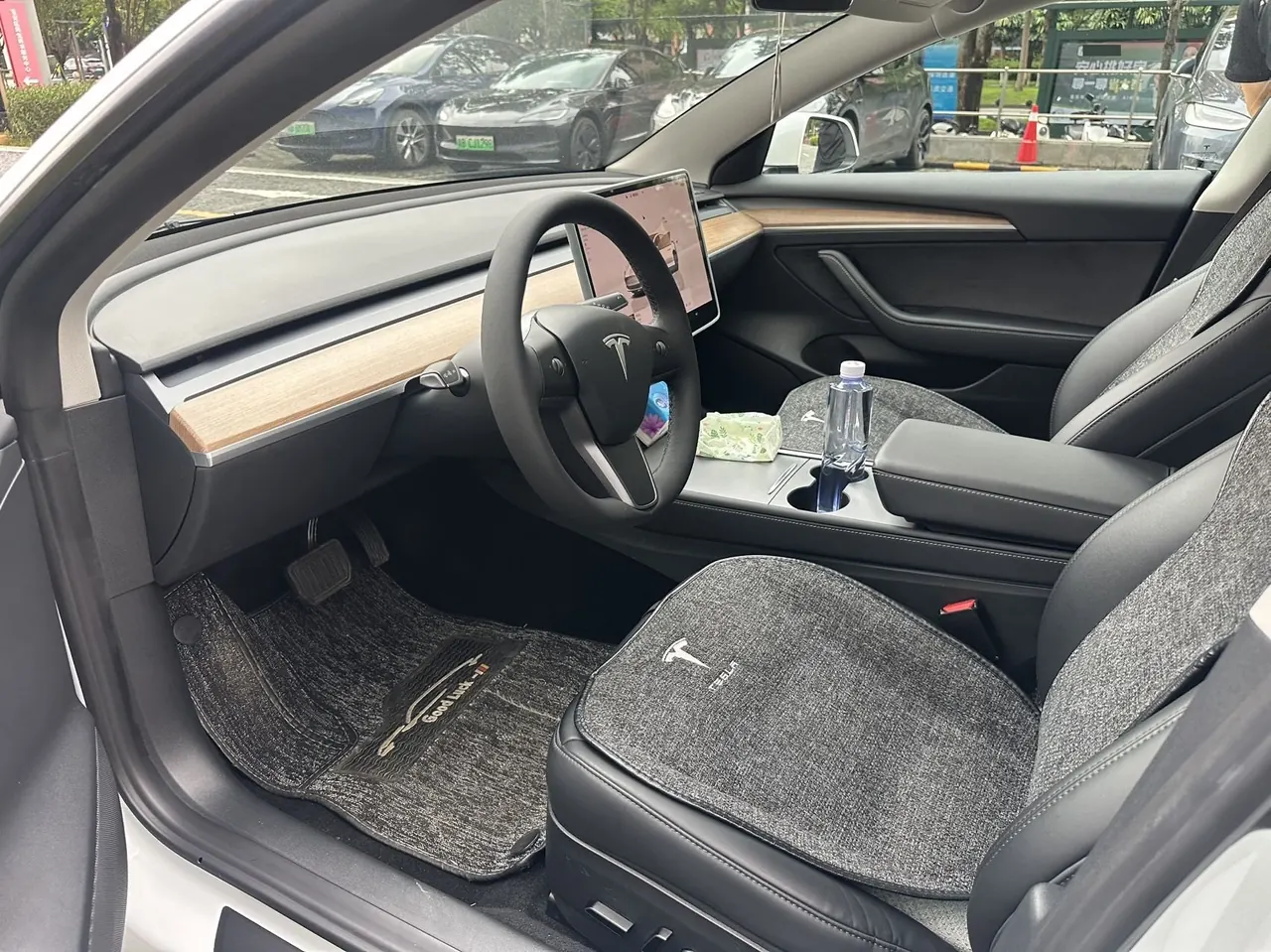 Tesla 2022 Model 3 rear-wheel drive version of automatic transmission 4