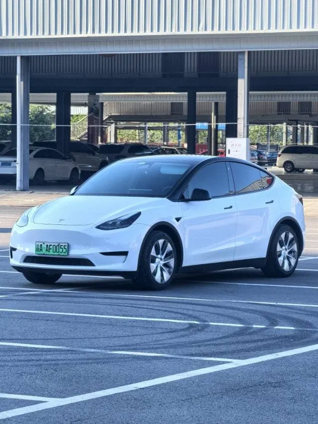 Open image lightbox: Tesla 2022 Model Y rear-wheel drive version (facelift) automatic gear