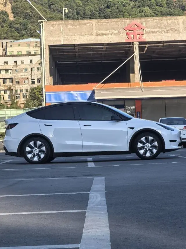 Tesla 2022 Model Y rear-wheel drive version (facelift) automatic gear 6