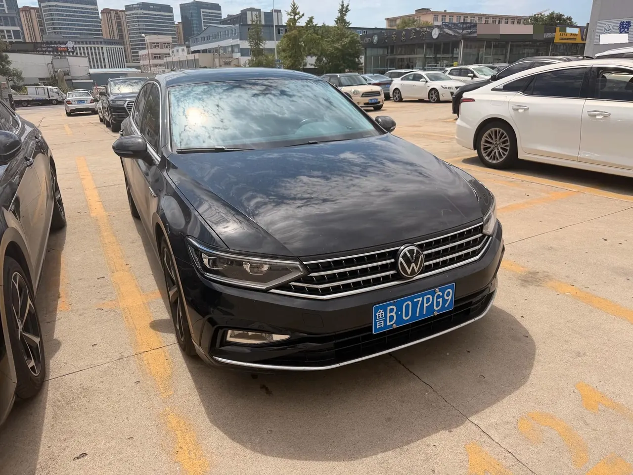 Volkswagen 2023 Magotan 2.0TSI 330TSI 2 million Commemorative Luxury Automatic Gear 2