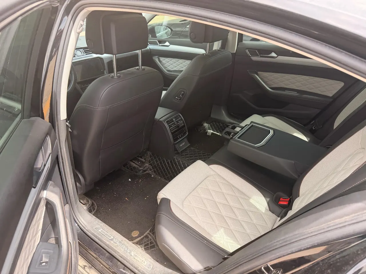 Volkswagen 2023 Magotan 2.0TSI 330TSI 2 million Commemorative Luxury Automatic Gear 5