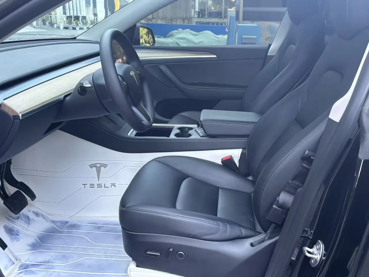 Tesla 2022 Model Y rear-wheel drive version (facelift) automatic gear 4