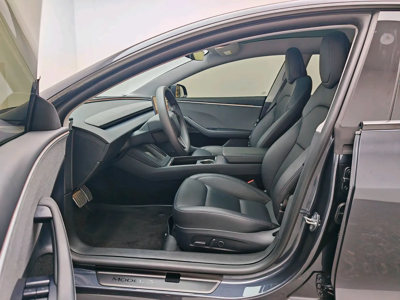 Tesla 2022 Model 3 rear-wheel drive version of automatic transmission 3