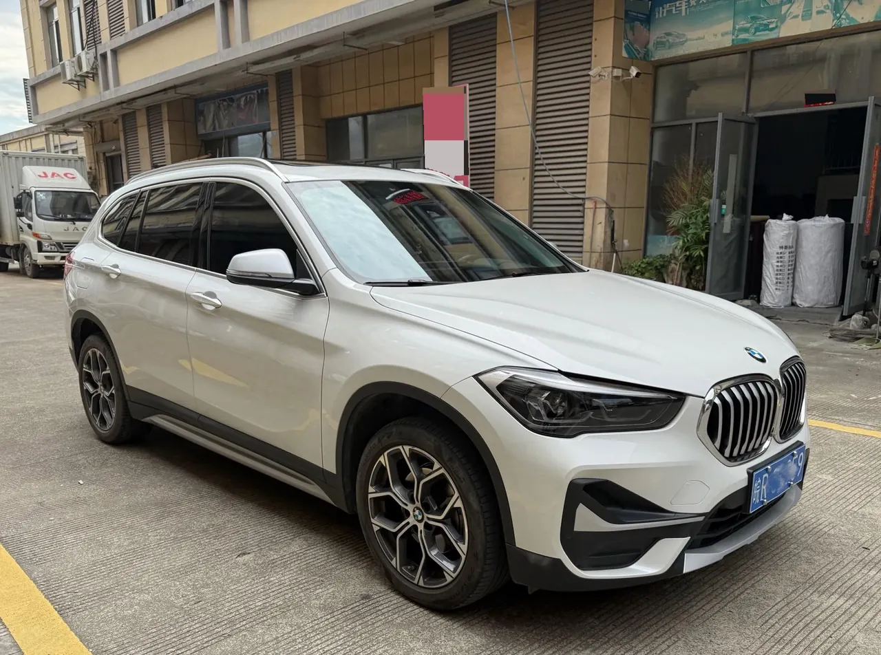 BMW 2022 X1 sDrive20Li 1.5T fashion automatic gear 3