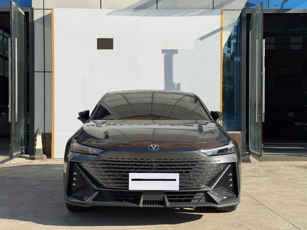 ChangAn 2022 UNI-V 1.5T honorable automatic gear 2