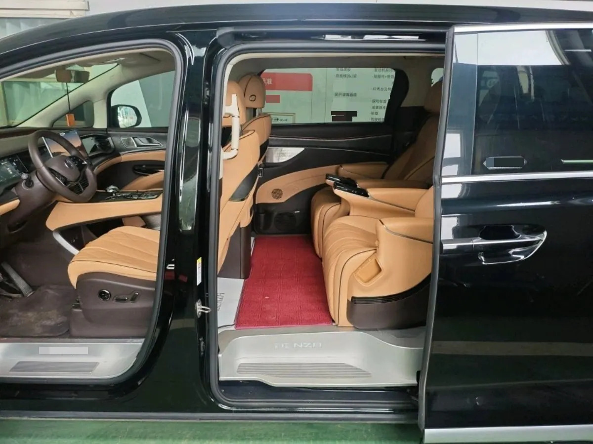 Denza 2024 Denza D9 DM-i 1.5T stepless 980 four-wheel drive distinguished automatic gear 6