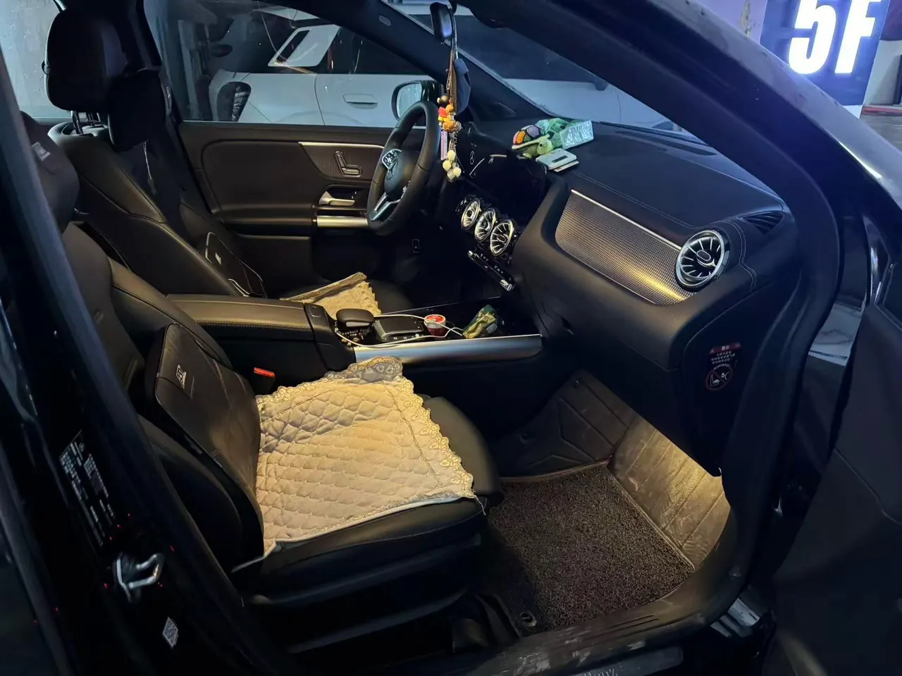 Mercedes Benz 2023 GLA 220 2.0T automatic gear 5