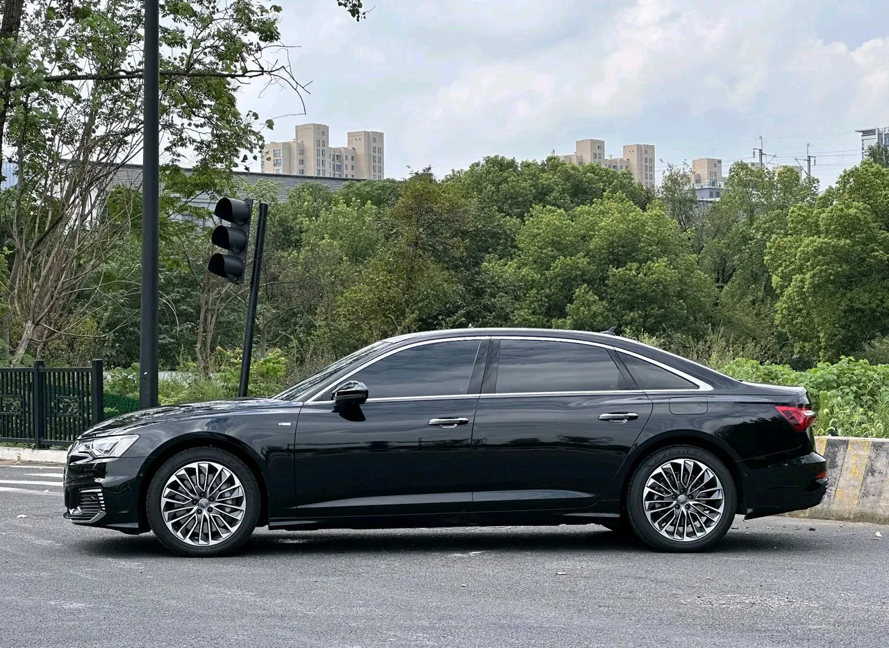 Audi 2020 A6L e-tron 2.0TFSI 55TFSI e Quattro automatic 3