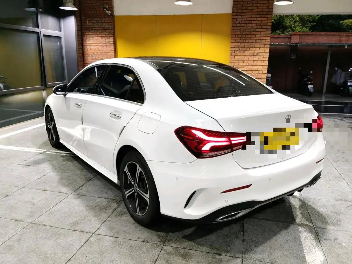 Mercedes Benz Class A 2022 A 200 L 1.3T Fashion Automatic Gear 3