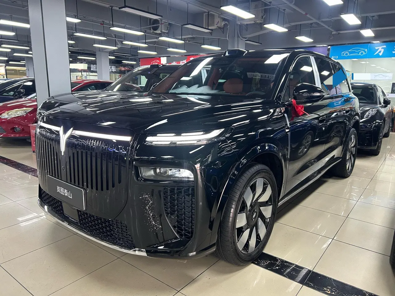 Open image lightbox: Voyah 2026 Taishan X8 PHEV 1.5T MAX automatic gear