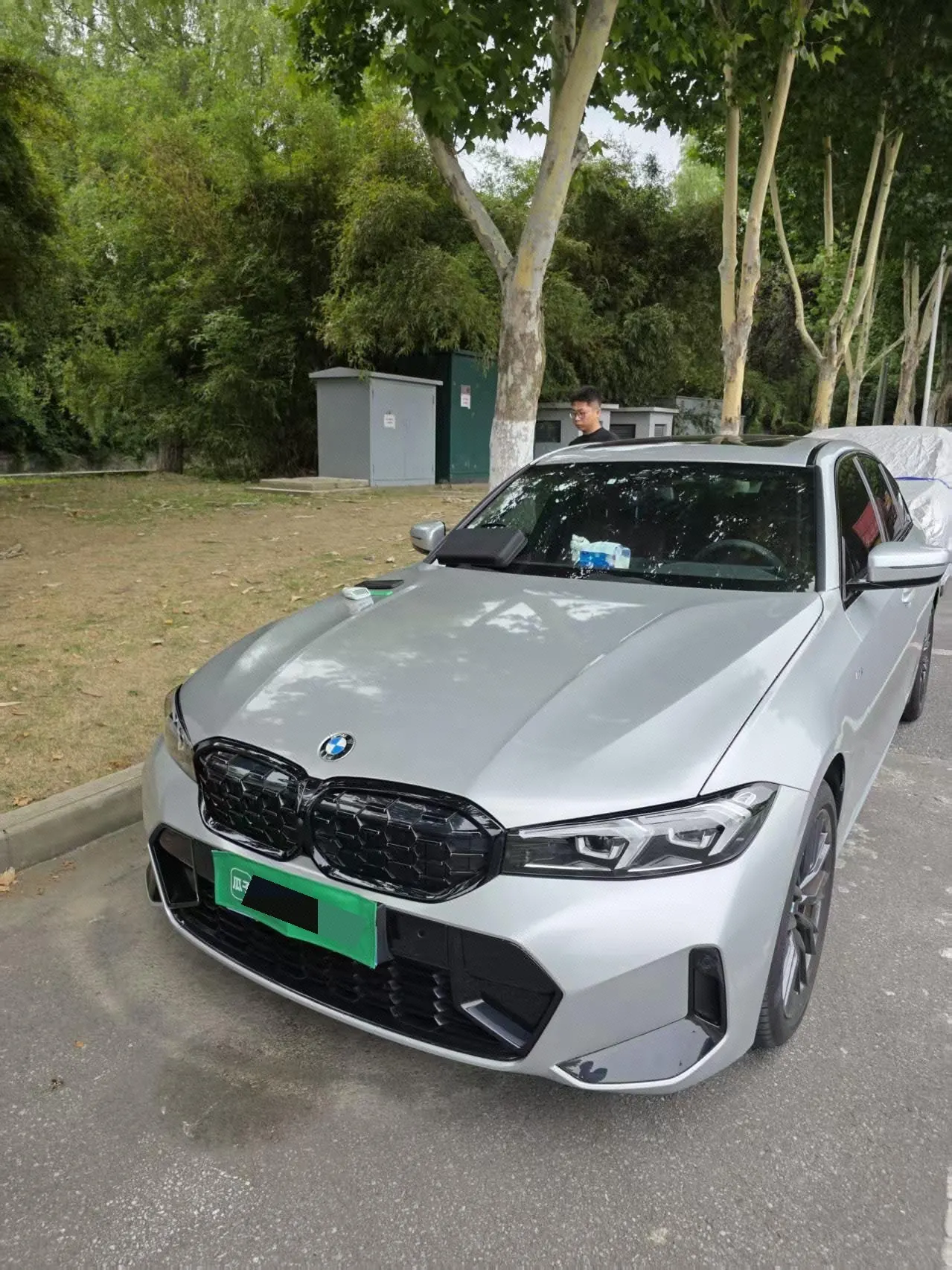 打开图片灯箱:BMW 3 Series 2024 325i 2.0T M Sports Obsidian Night Suit Automatic Gear