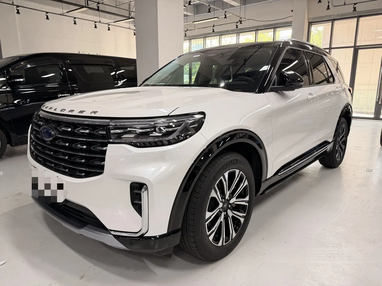 Ford 2024 Explorer 2.3T EcoBoost Four-wheel Drive Titanium Edition 6-seat Automatic Gear - View 1