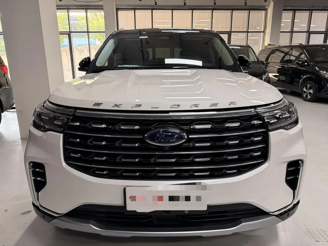 Ford 2024 Explorer 2.3T EcoBoost Four-wheel Drive Titanium Edition 6-seat Automatic Gear 2