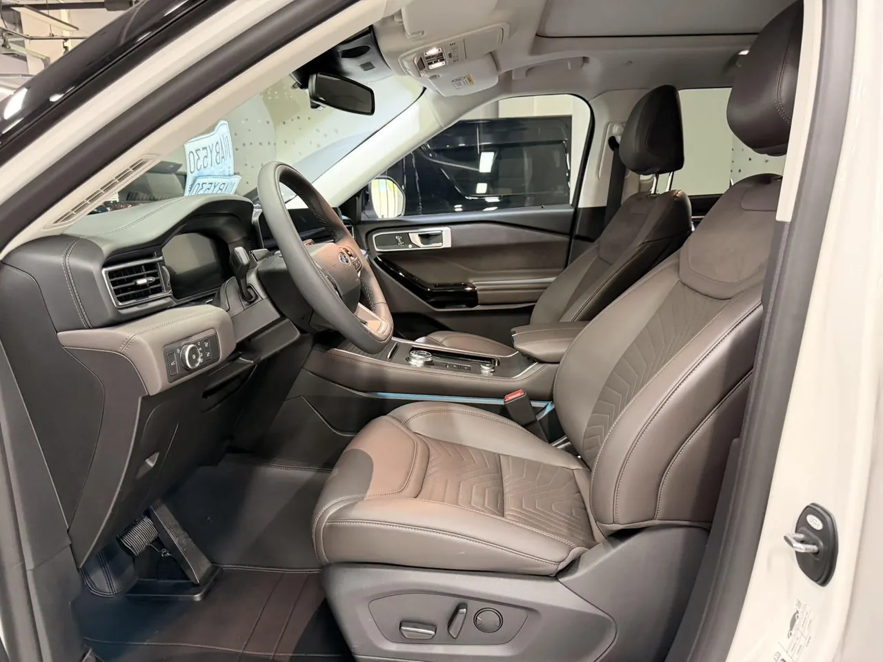 Ford 2024 Explorer 2.3T EcoBoost Four-wheel Drive Titanium Edition 6-seat Automatic Gear 3
