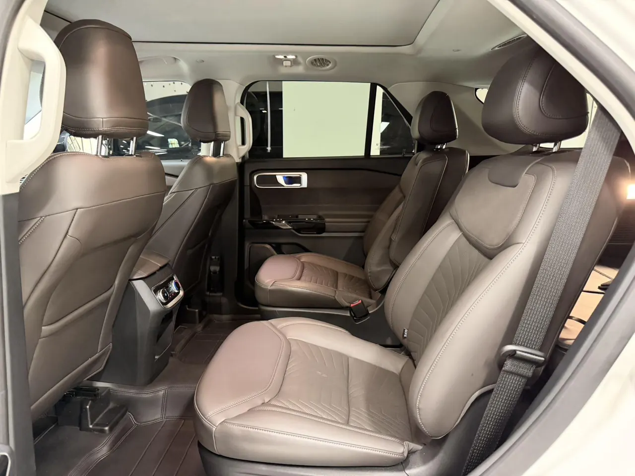 Ford 2024 Explorer 2.3T EcoBoost Four-wheel Drive Titanium Edition 6-seat Automatic Gear 5