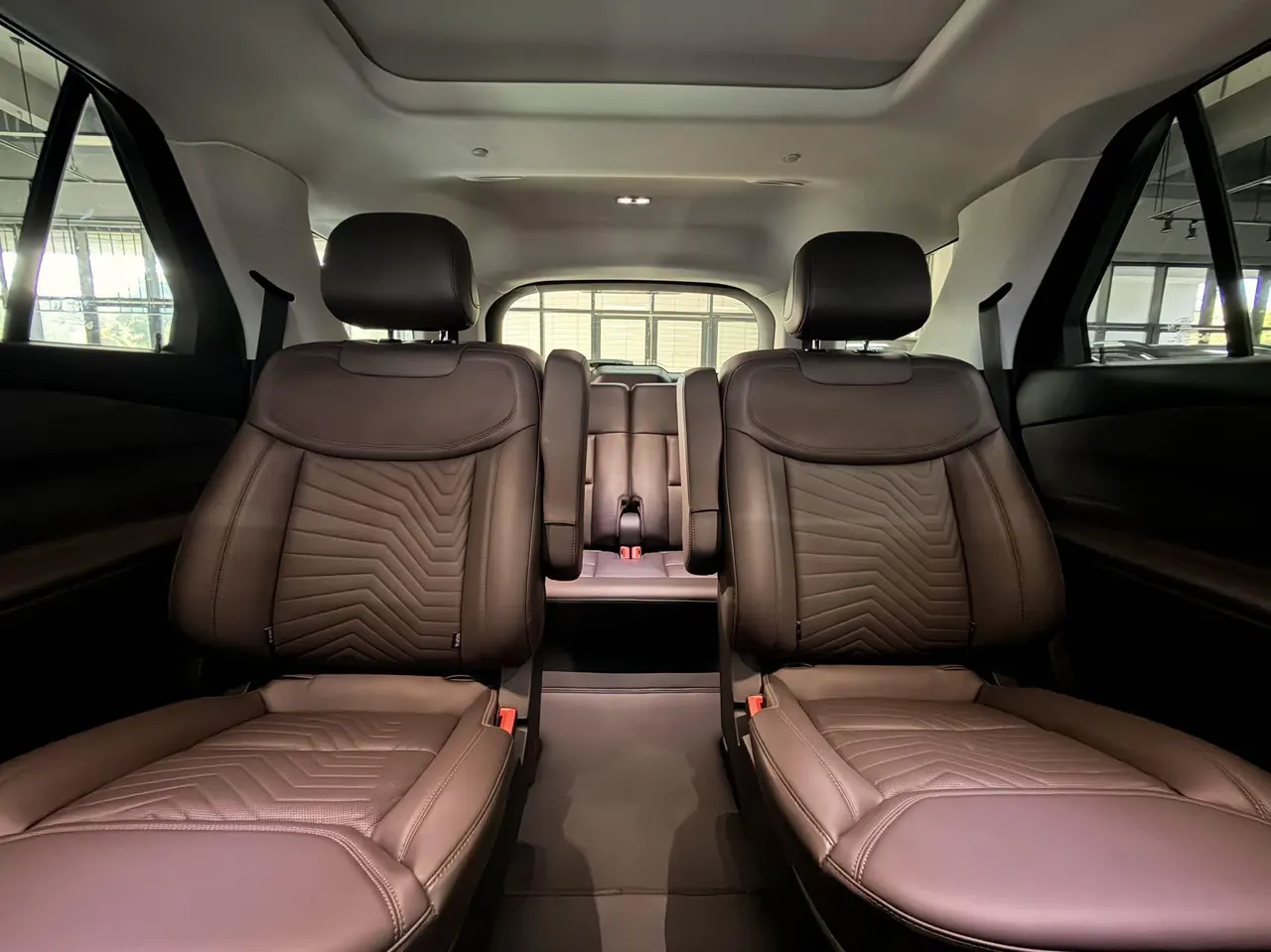 Ford 2024 Explorer 2.3T EcoBoost Four-wheel Drive Titanium Edition 6-seat Automatic Gear 7
