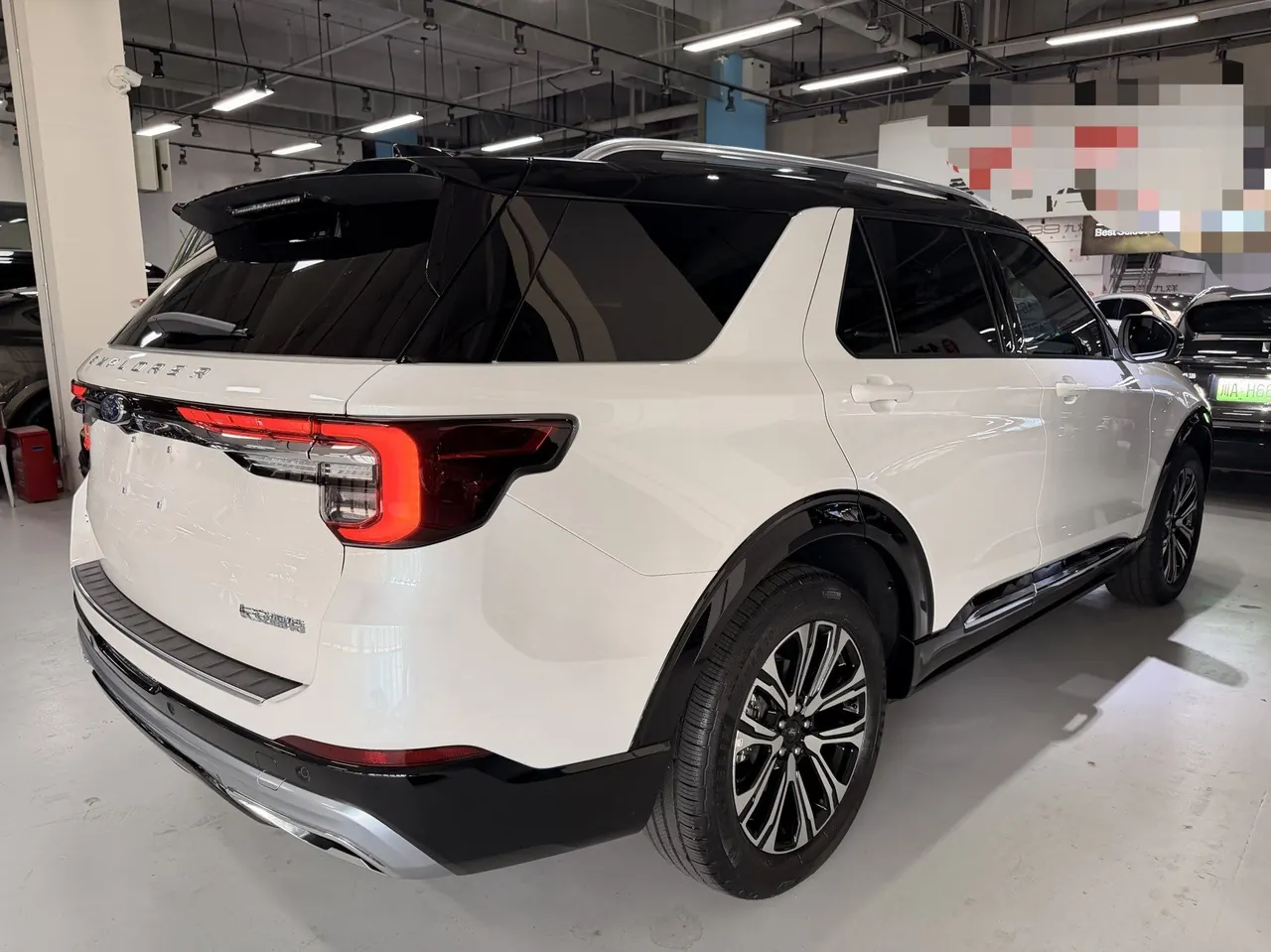 Ford 2024 Explorer 2.3T EcoBoost Four-wheel Drive Titanium Edition 6-seat Automatic Gear 8