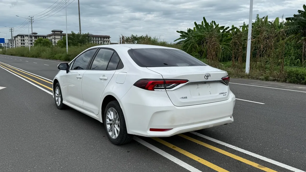Toyota 2021 Corolla 1.2T Stepless Deluxe Edition Automatic Gear 4