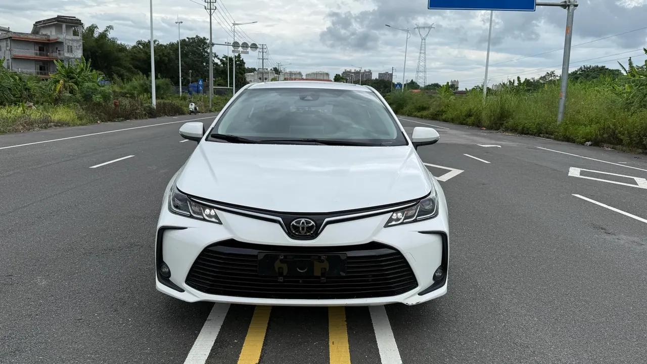 Toyota 2021 Corolla 1.2T Stepless Deluxe Edition Automatic Gear 5