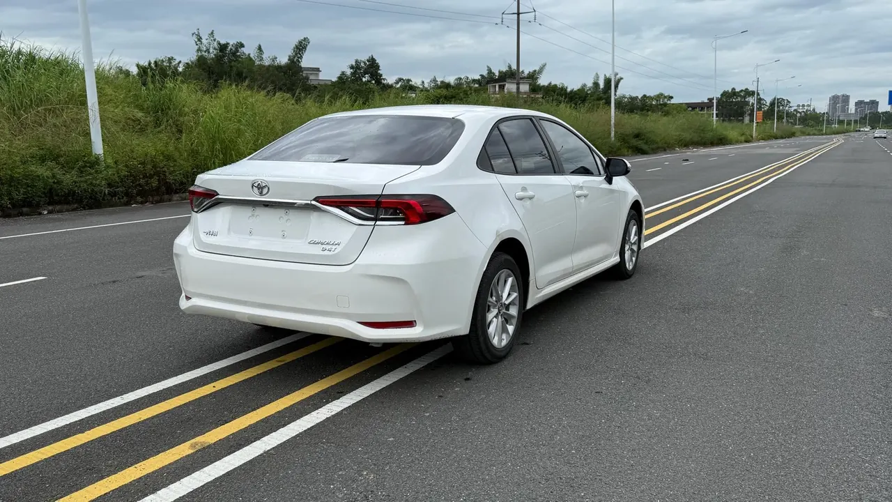Toyota 2021 Corolla 1.2T Stepless Deluxe Edition Automatic Gear 8