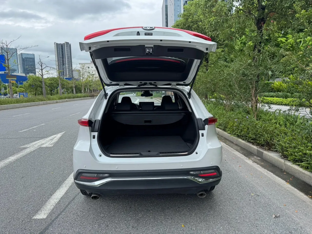 Toyota 2022 LingFang Dual Engine 2.5 Stepless Four-wheel Drive Premium Edition Automatic Gear 10