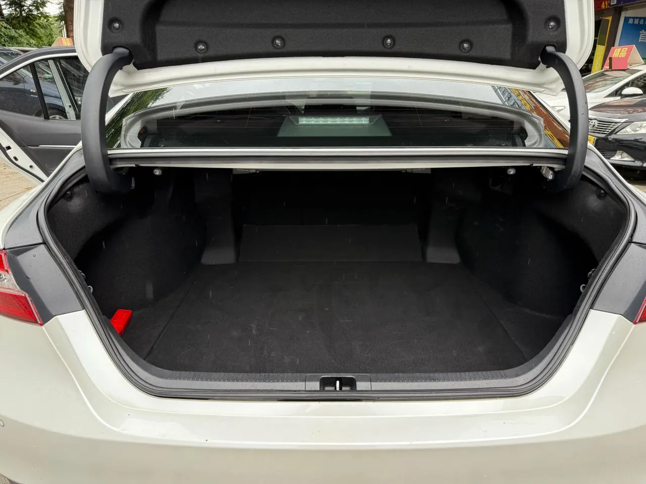 Toyota 2021 Camry 2.5G Deluxe Edition Automatic Gear 12