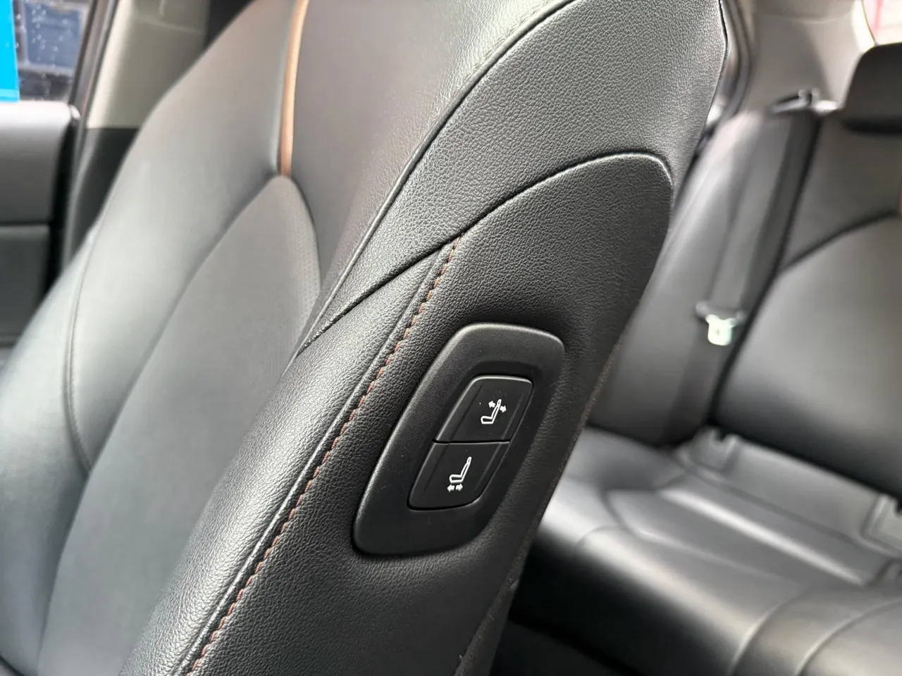 Toyota 2021 Camry 2.5G Deluxe Edition Automatic Gear 16