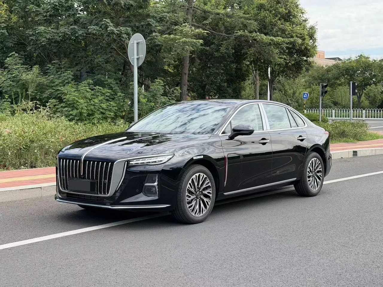 Open image lightbox: HongQi 2025 H5 2.0T Flag Chang 500000 Commemorative Automatic Gear