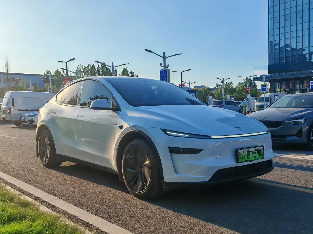 Tesla 2025 Model Y rear-wheel drive version automatic transmission 3