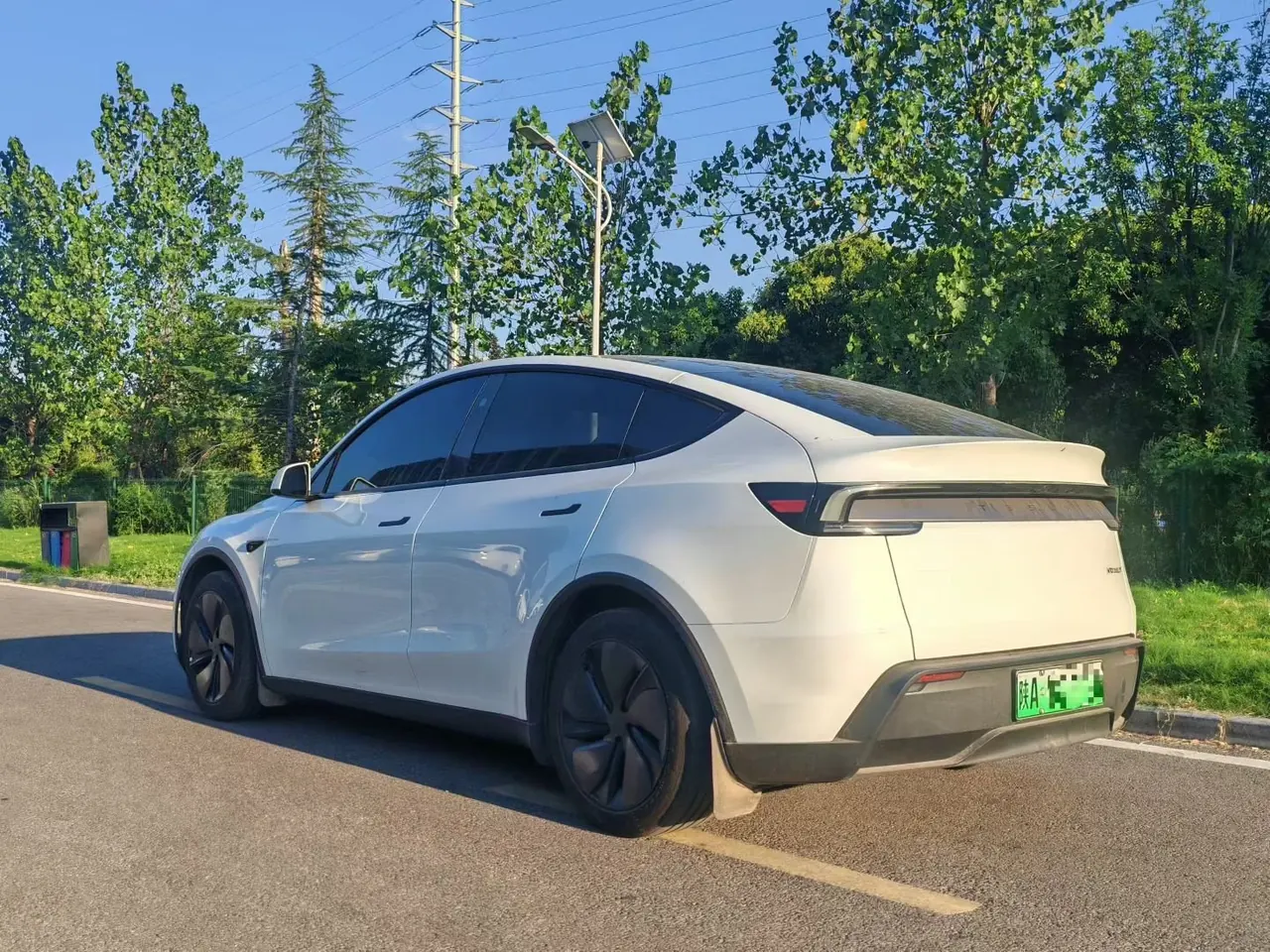 Tesla 2025 Model Y rear-wheel drive version automatic transmission 9