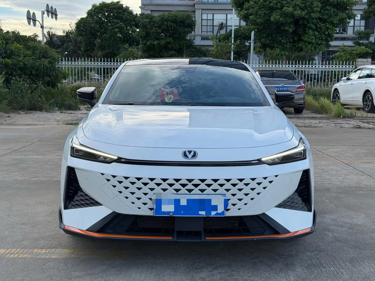 ChangAn 2024 UNI-V 1.5T Distinguished Sports Automatic 2