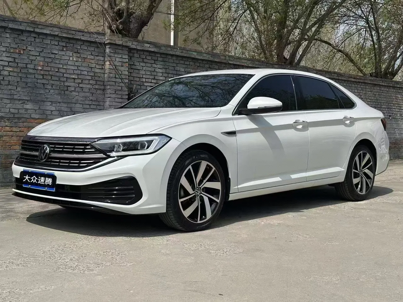 打开图片灯箱:Volkswagen 2024 Sagittarius 1.5TSI 300TSI Excellent Edition Automatic Gear