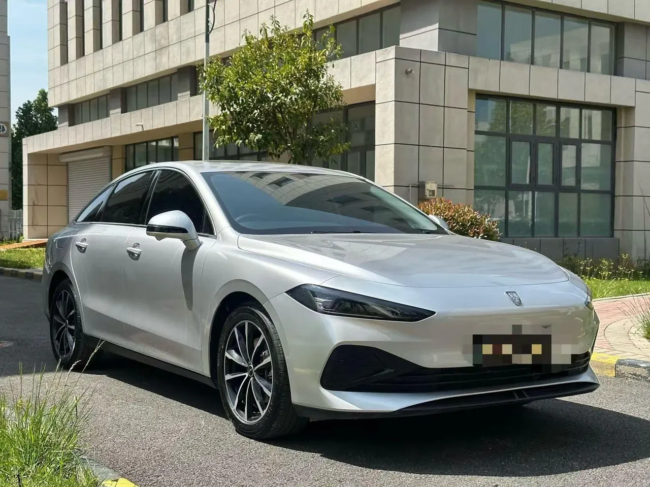 Roewe 2025 D7 DMH 1.5 World Championship Edition Automatic Gear 3